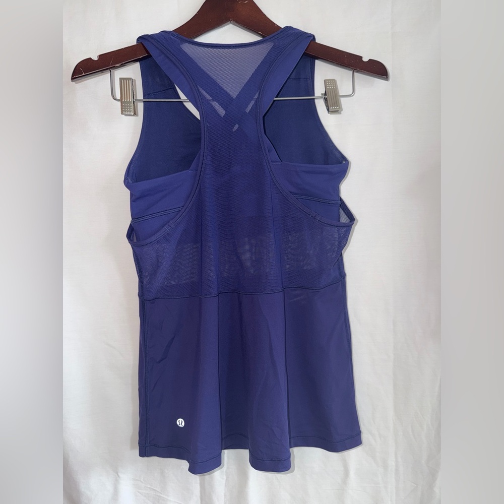 Lululemon Fast As Light 2-in-1 sleeveless top in emperor blue. Size 6 - Picture 4 of 7